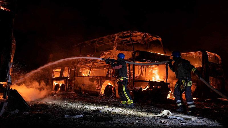 Rusia bombardea Kiev tras la gira europea de Zelenski y el mismo da de la visita del enviado chino