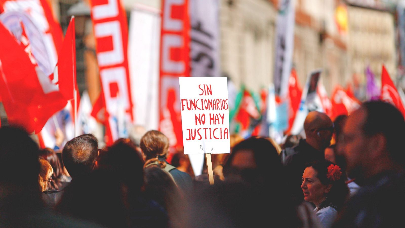 Funcionarios de la administración de Justicia participan en una concentración