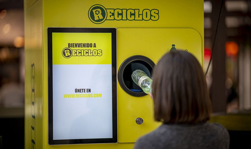 RTVE firma un convenio con Ecoembes para instalar m�quinas de reciclaje en sus sedes