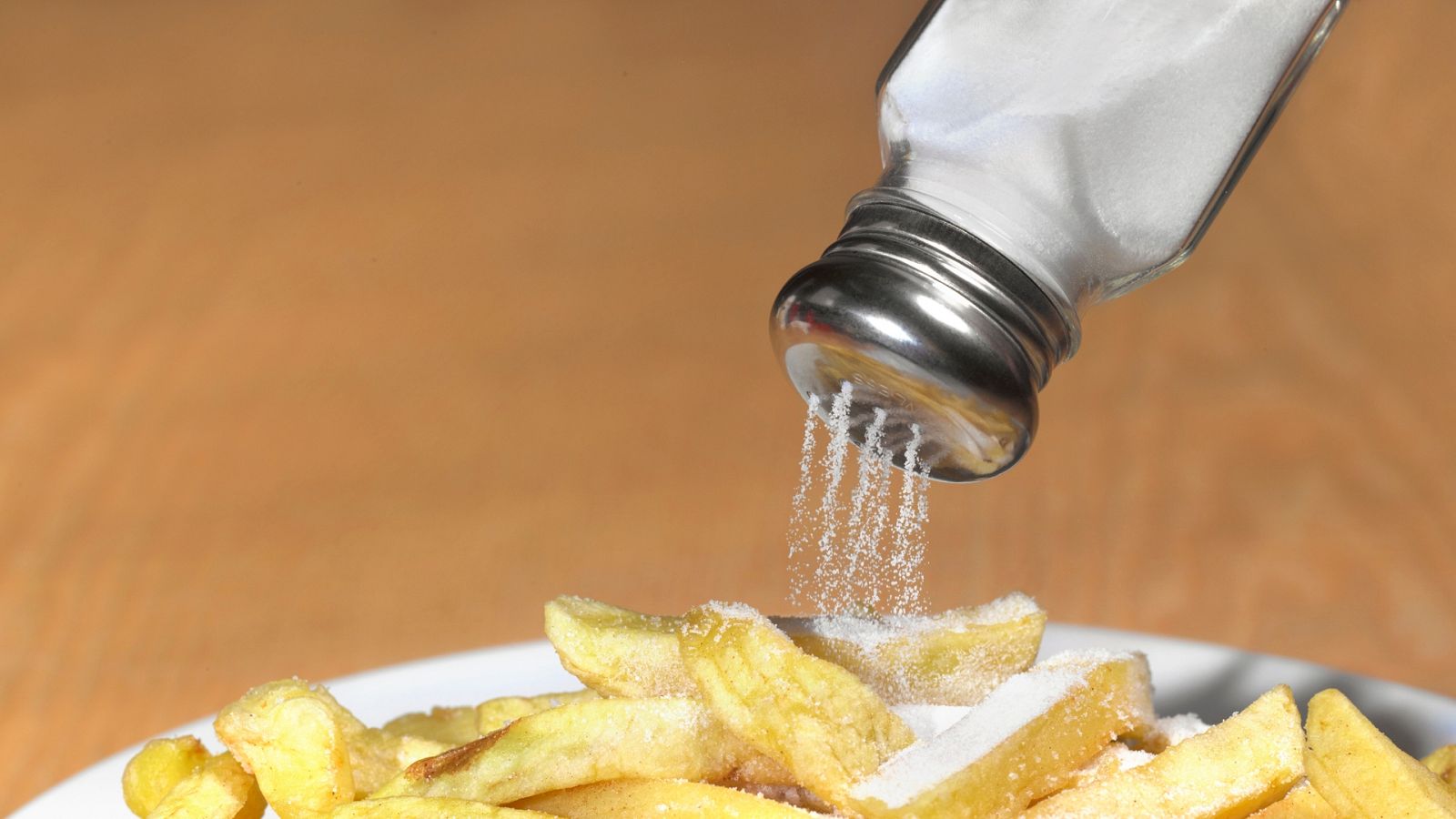 ¡No te pases con la sal!: Así podría afectar a tu salud