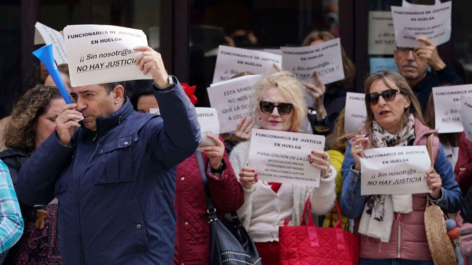 Funcionarios de Justicia protestan para exigir el reconocimiento profesional y retributivo de sus funciones