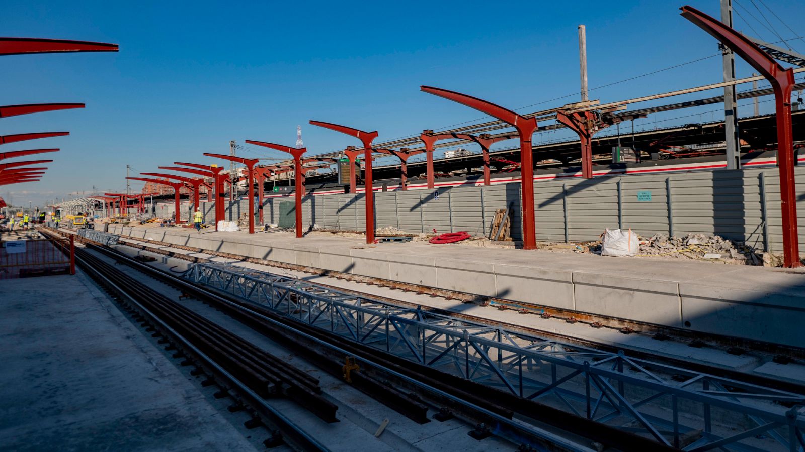 La CNMC abre expediente a Adif por incumplimiento de su obligación de informar en las obras de Chamartín