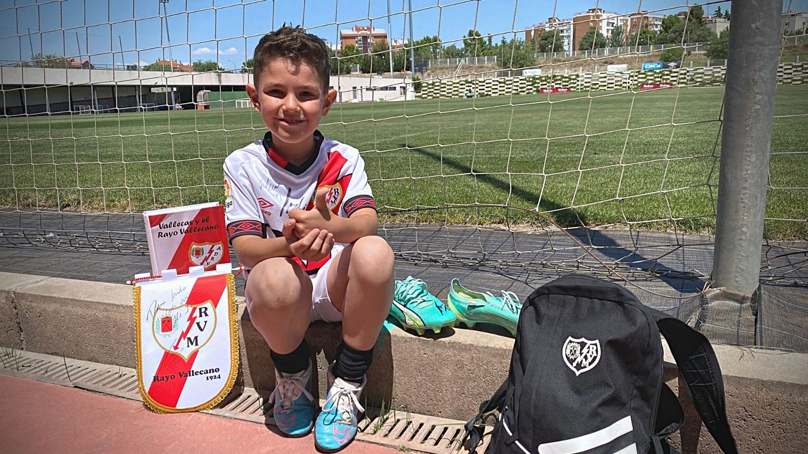 Mateo, de 8 años, se encontró con los futbolistas Falcao, Isi Palazón o Dimitrievski