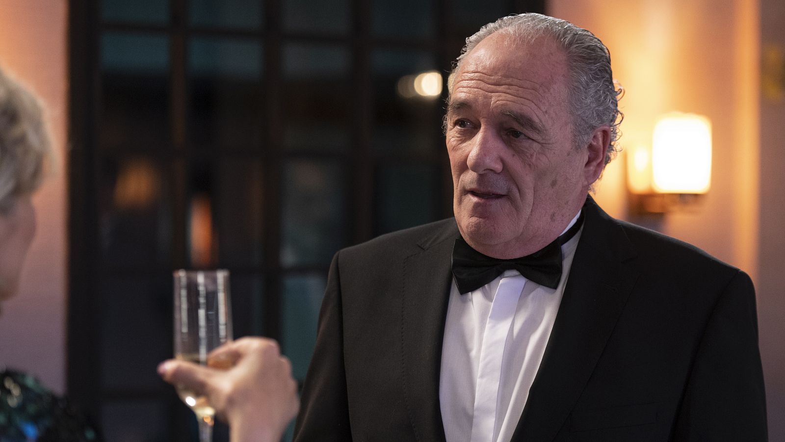 Carlos Olalla interpreta a Alfredo, dueño de las Bodegas Herrero, en '4 estrellas'