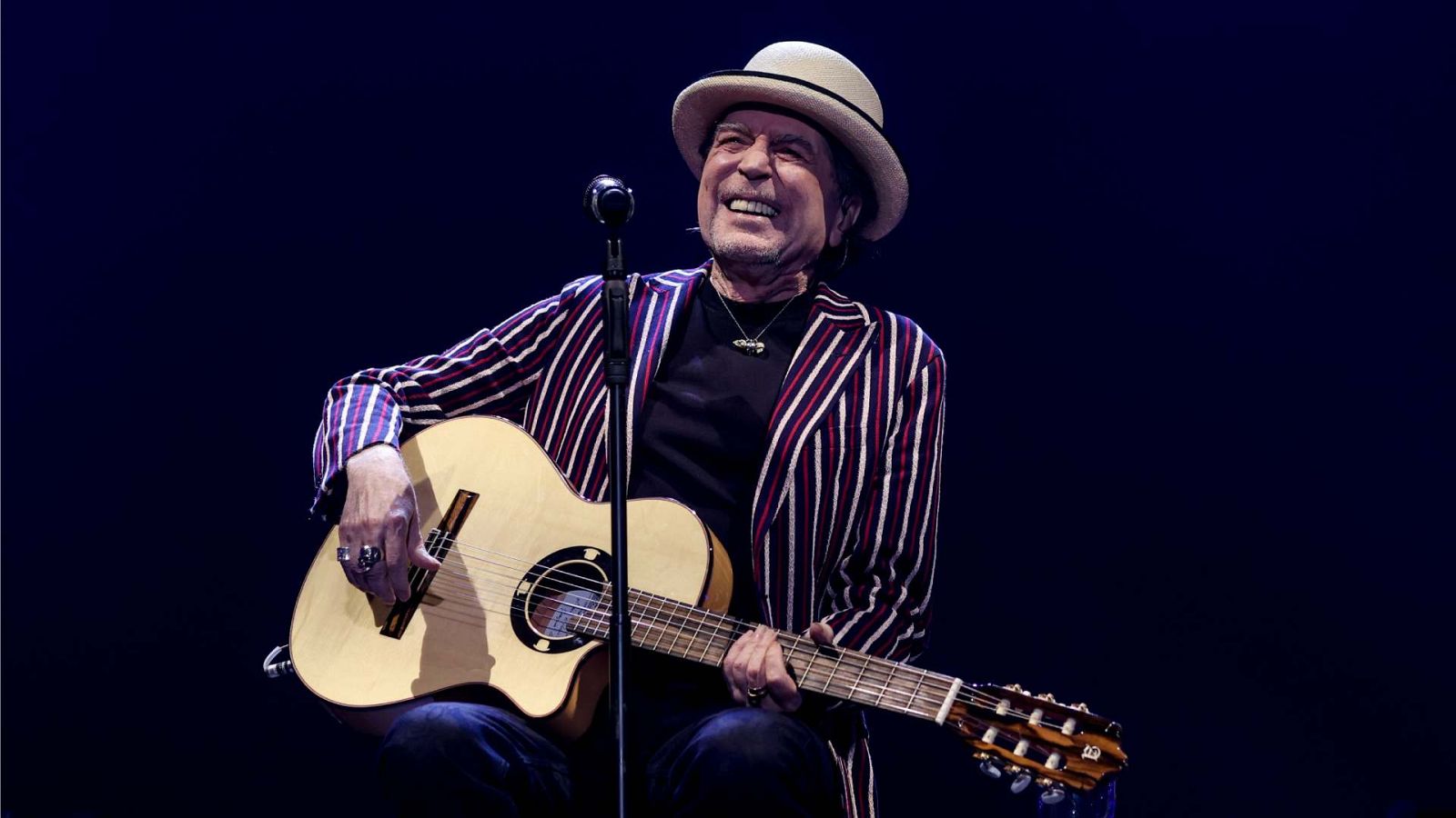 El cantante Joaquín Sabina durante su actuación en el Wizink Center.