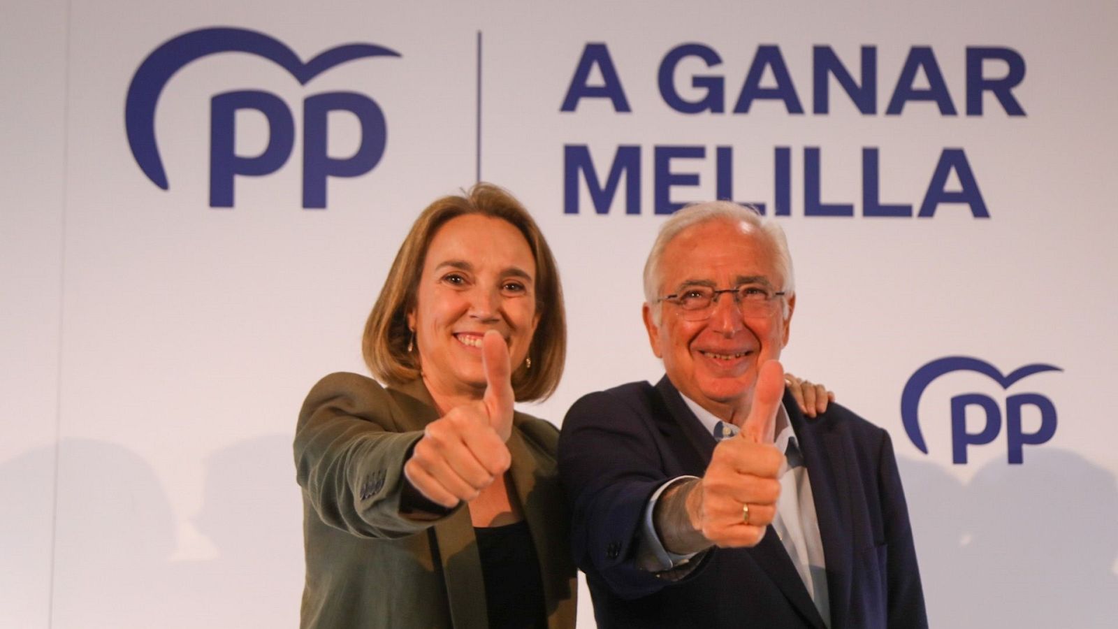La secretaria general del PP, Cuca Gamarra, junto con el presidente del partido en Melilla, Juan José Imbroda