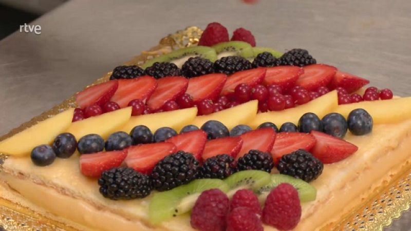 Tarta de primavera: con fruta y crema pastelera. �Irresistible! 