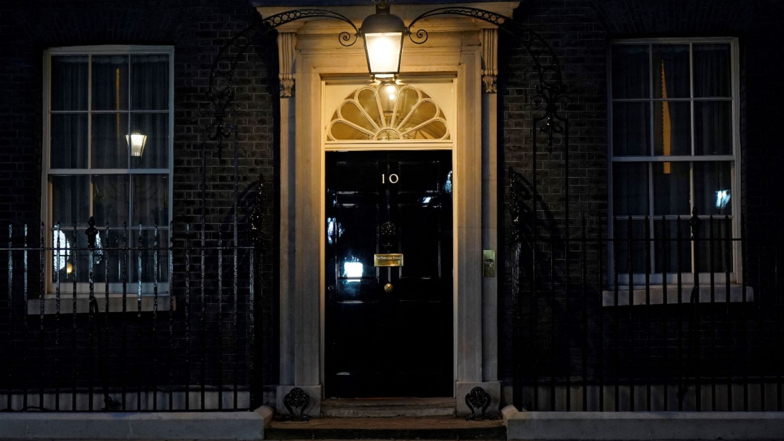Una imagen de la puerta principal de Downing Street