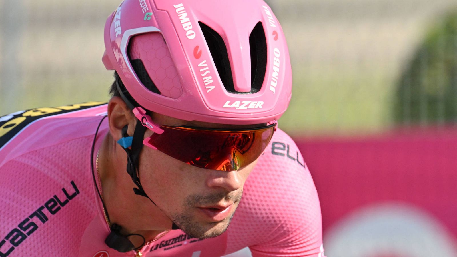 Roglic, con la maglia rosa de líder del Giro