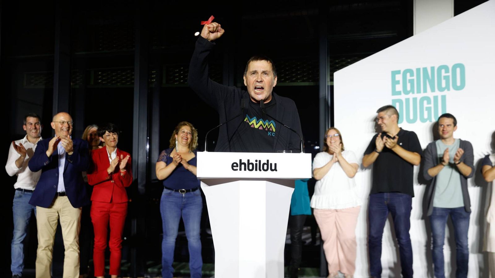 El coordinador general de EH Bildu, Arnaldo Otegi, celebra los resultados electorales