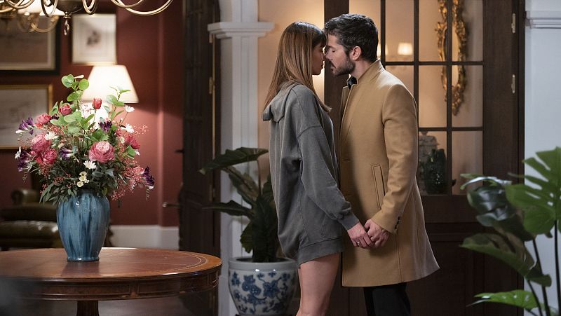 �Bombazo en '4 estrellas'! Marta Lasierra est� embarazada, �qui�n ser� el padre?