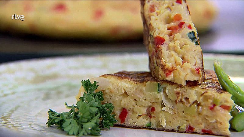 Receta de tortilla de hortalizas y pan del chef Sergio Fernndez. Aprovecha el pan duro y no desperdicies nada!