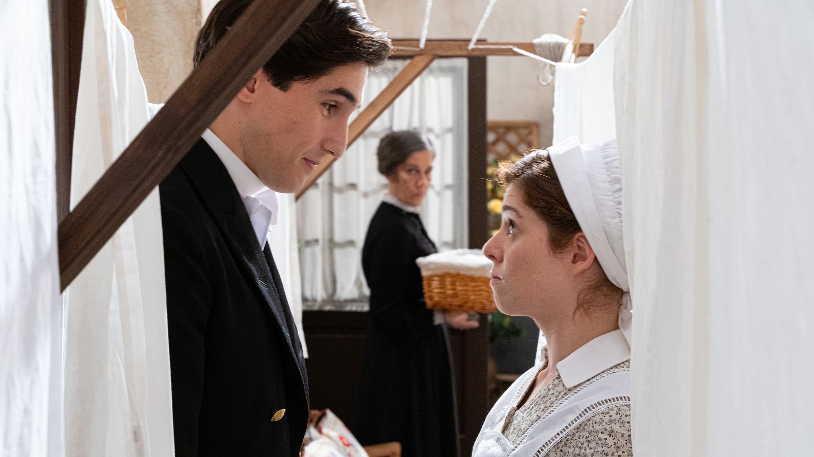 Salvador y María Fernández durante su noviazgo en 'La Promesa'