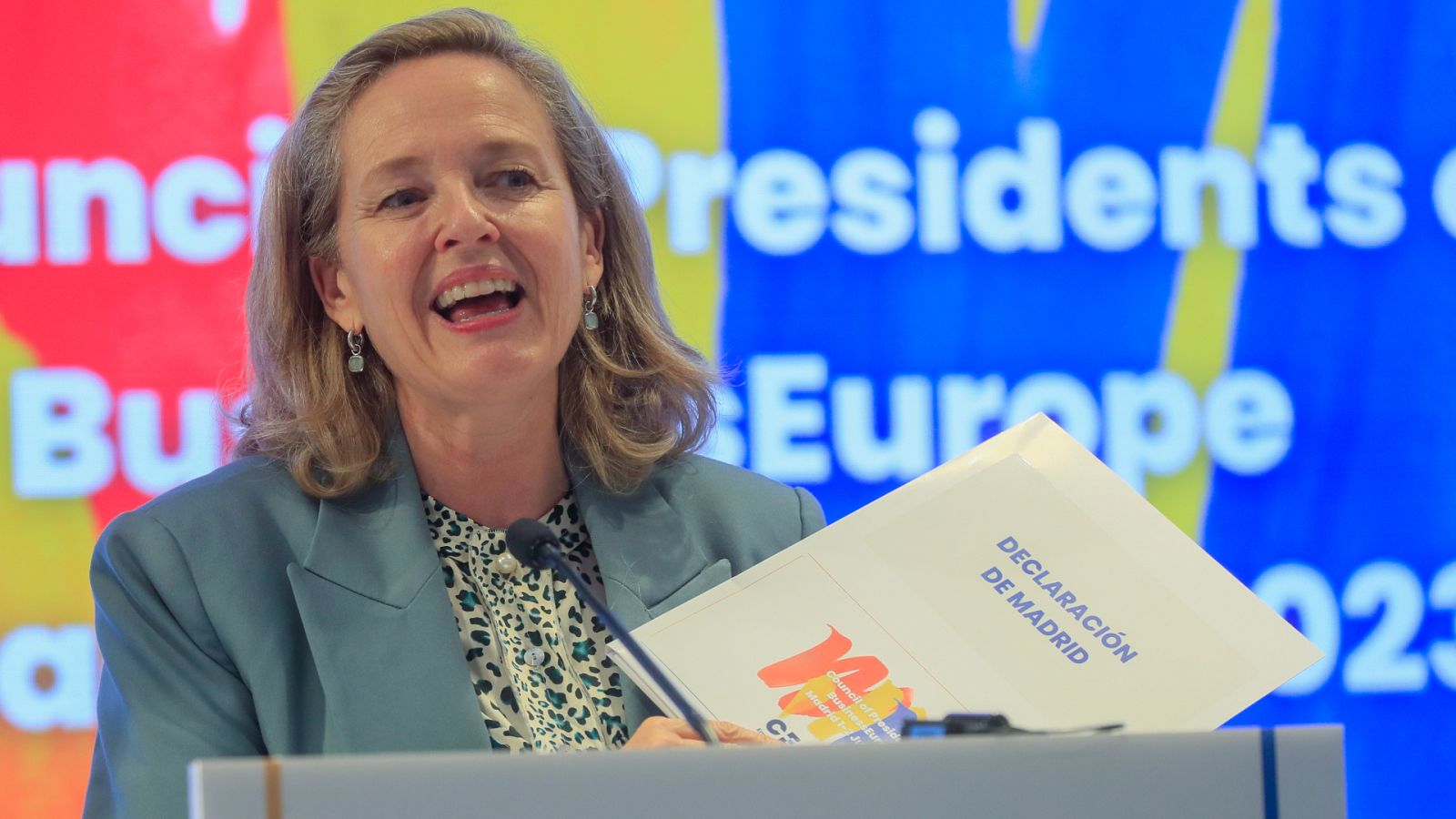 Calviño anuncia 1.000 millones de euros para el sector turístico