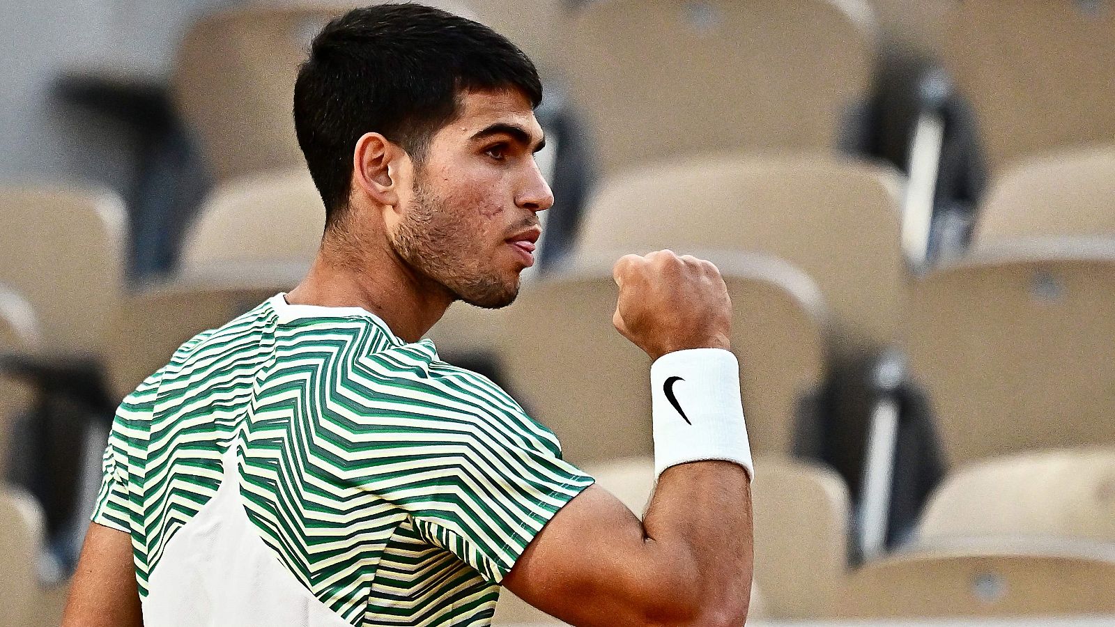 Alcaraz no da opción a Shapovalov y ya está en octavos de Roland Garros