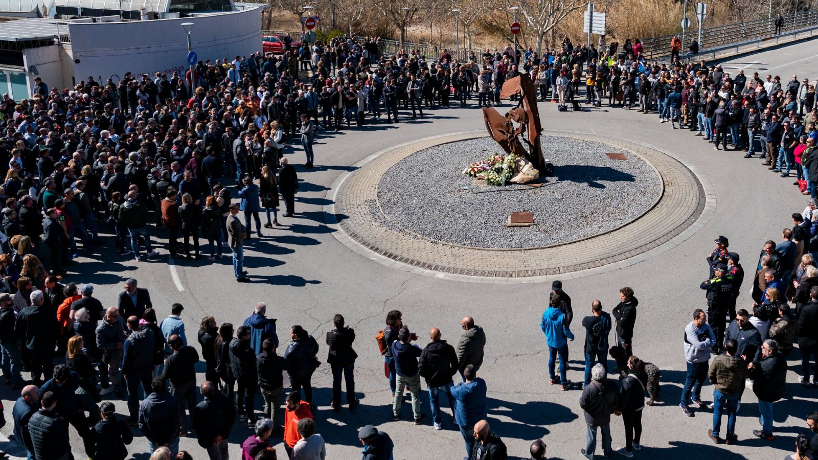 Familiares, amigos y compañeros de los tres fallecidos les rinden un homenaje