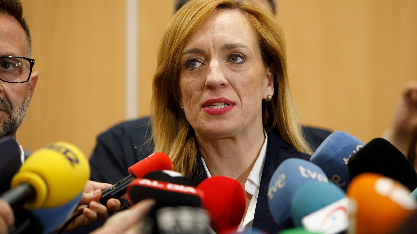 La alcaldesa de Maracena, Berta Linares atiende a los medios de comunicación