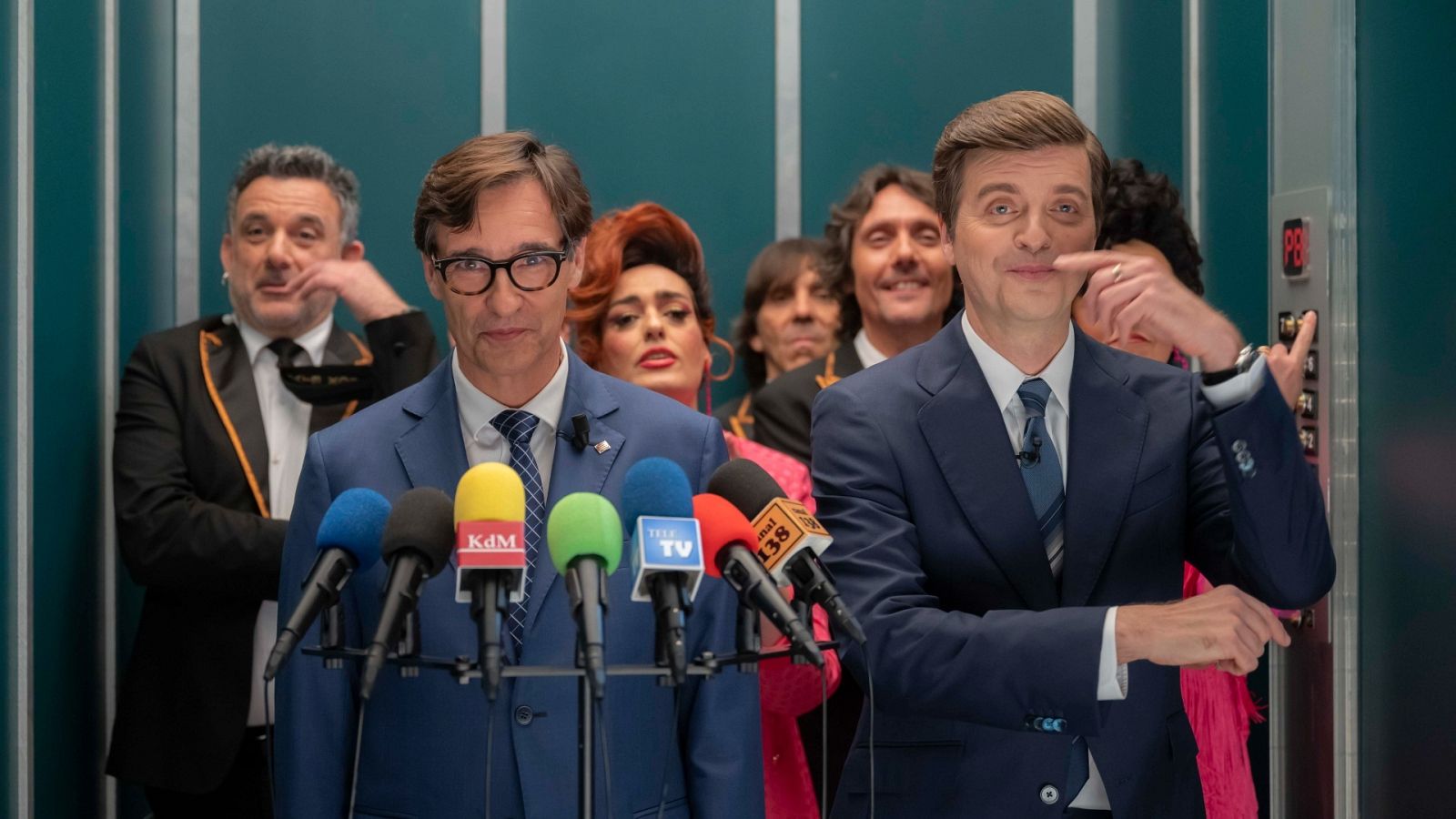 Salvador Illa amb Marc Giró a l'ascensor del 'LateXou'