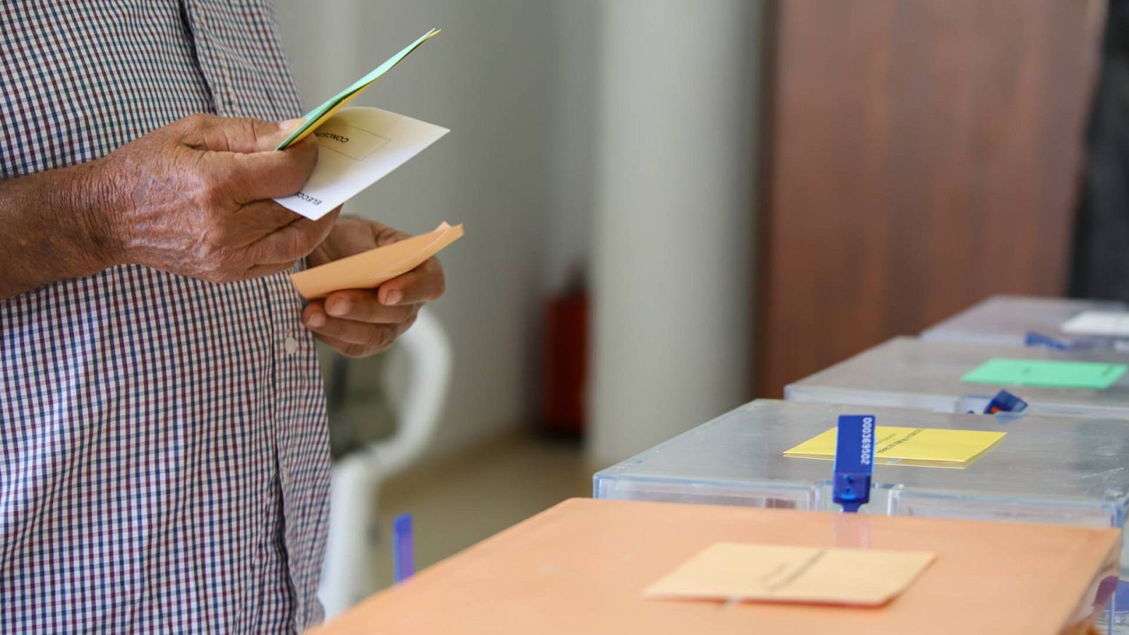 elecciones-generales-sorteo-urnas-mesa-electoral