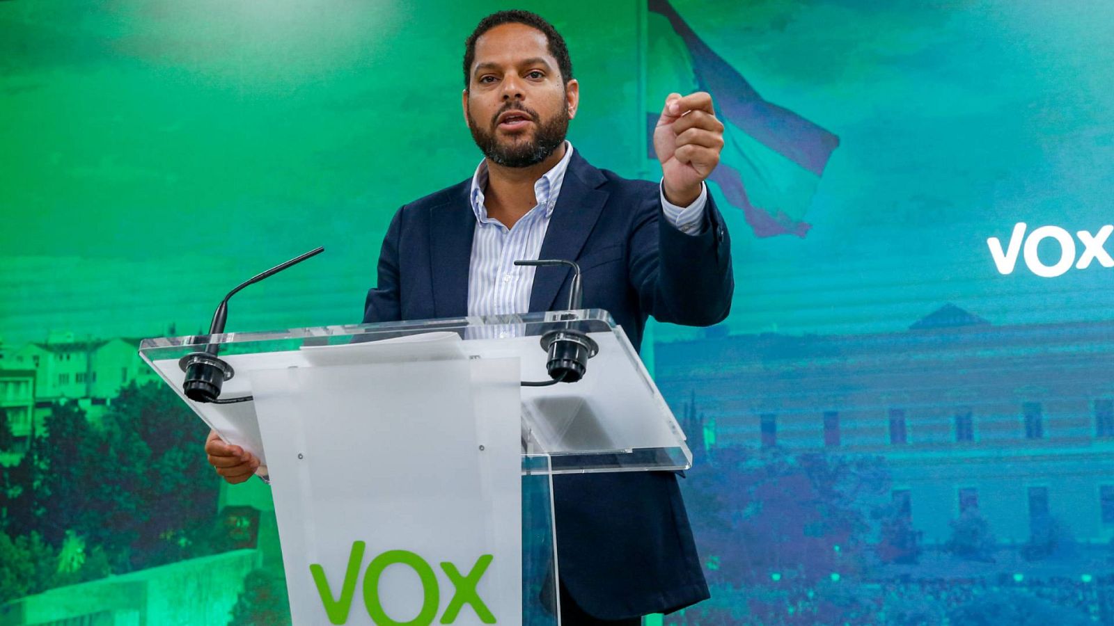 El secretario general de Vox, Ignacio Garriga, durante la rueda de prensa