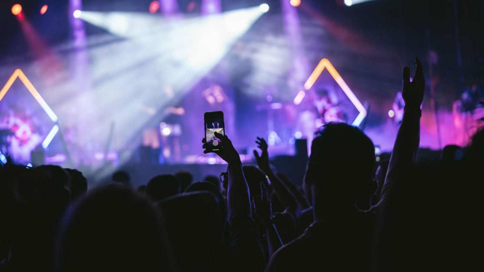 Vivir con o sin móvil: es necesario educar en las nuevas tecnologías para convivir con ellas