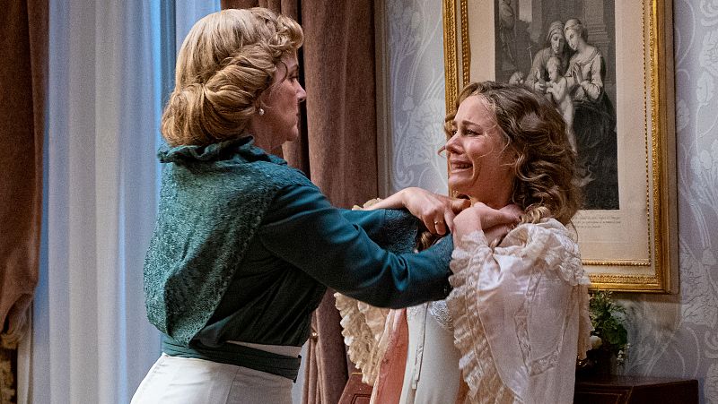 La marquesa de 'La Promesa', al l�mite, intenta estrangular a la baronesa