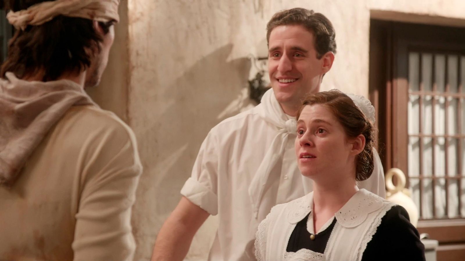 Lope y María se sorprenden al ver a Salvador con vida