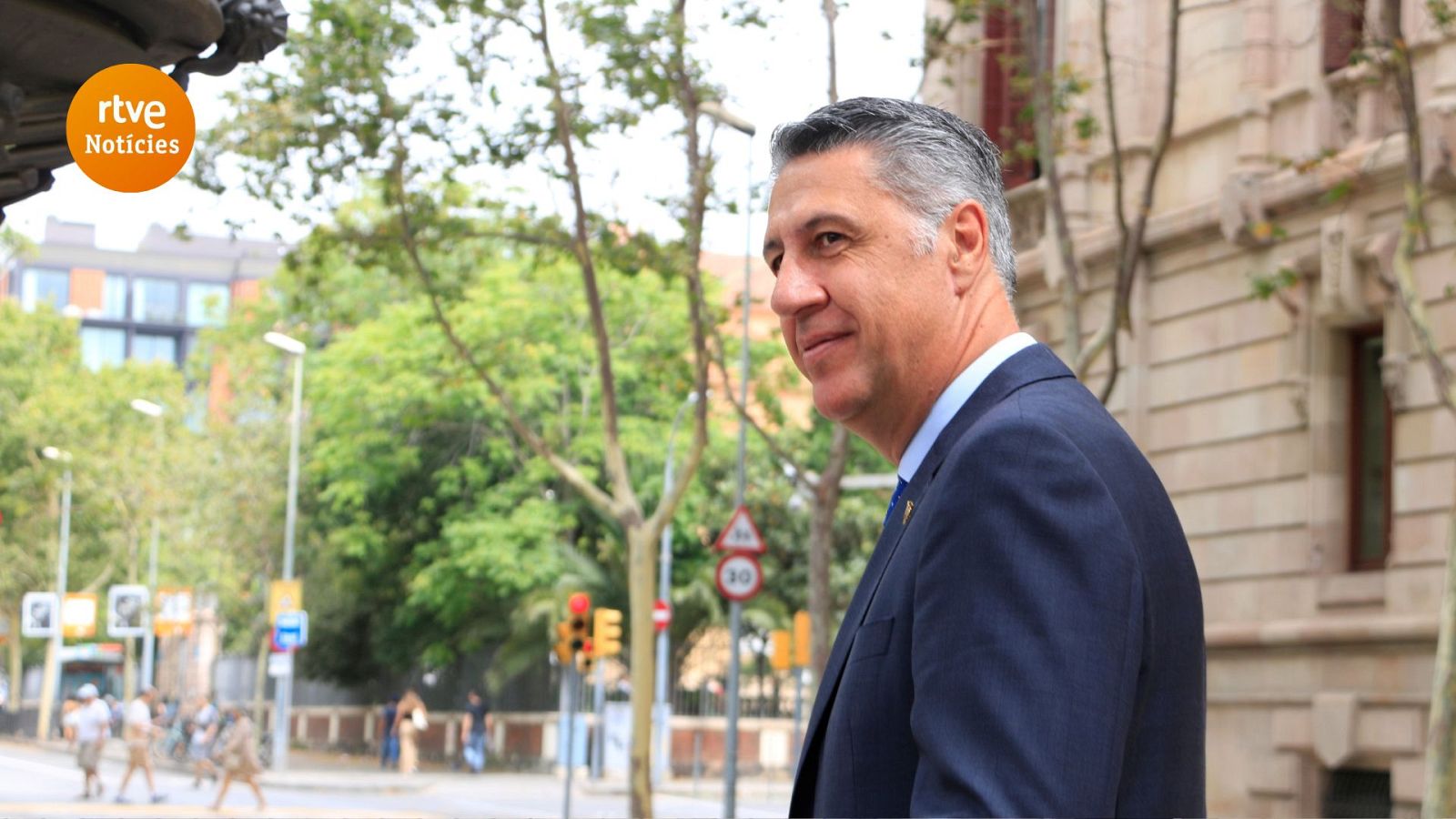 L'alcalde de Badalona, Xavier García Albiol, a l'exterior del Palau de Justícia