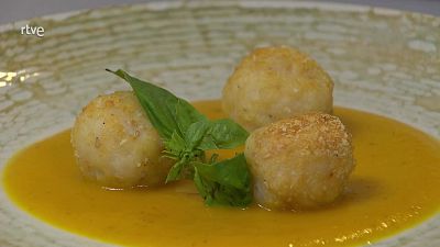 Receta de alb�ndigas de mar con salsa de zanahoria del chef Sergio Fern�ndez 