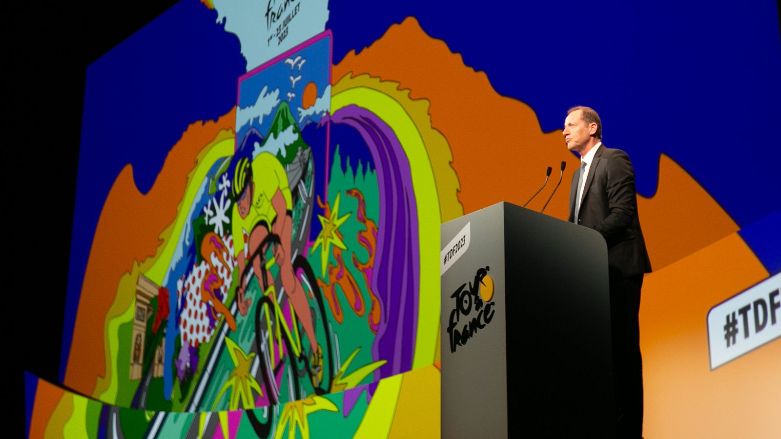 El Tour de Francia 2023 será el más colorido de los últimos años gracias al cartel de Raisa Álava, que nos explica que quiere evocar la ronda francesa "a la fiesta" del ciclismo