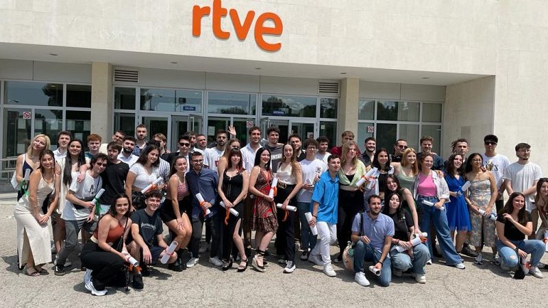 El Instituto entrega la orla de graduación a la promoción 2023 de Realización, Producción y Sonido