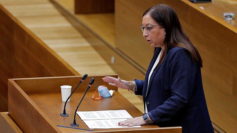 La diputada de Vox Llanos Mass� es elegida presidenta de Les Corts Valencianes tras un pleno con protestas feministas