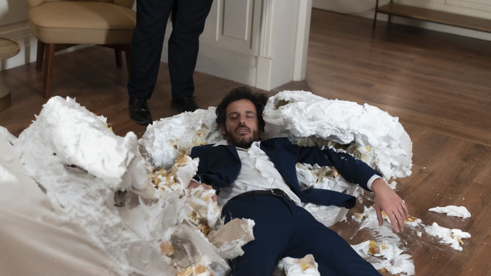 '4 estrellas' | Javier Pereira interpreta a Hugo, el exmarido de Ainhoa