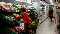 El Gobierno prorroga la rebaja del IVA en los alimentos básicos y el descuento al transporte público
