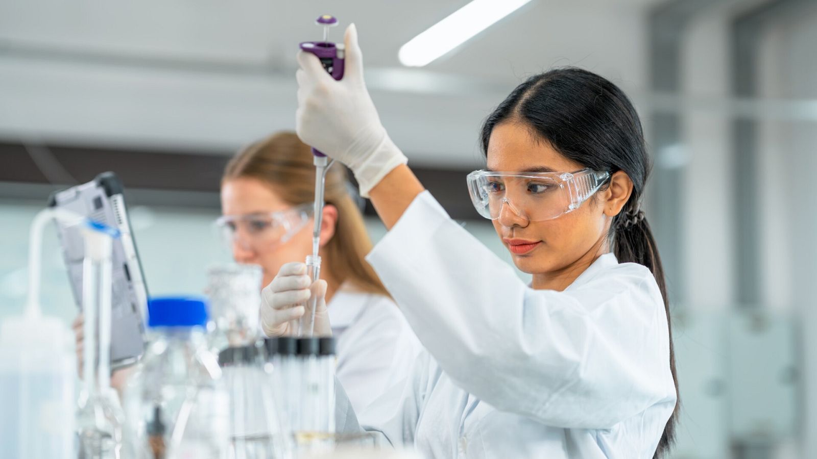 Los becarios no empezarán a cotizar en la Seguridad Social hasta 2024