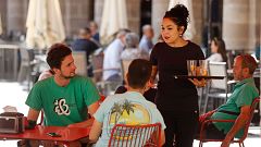 Los empleos que se reactivan en verano: camareros, dependientes y monitores de campamentos