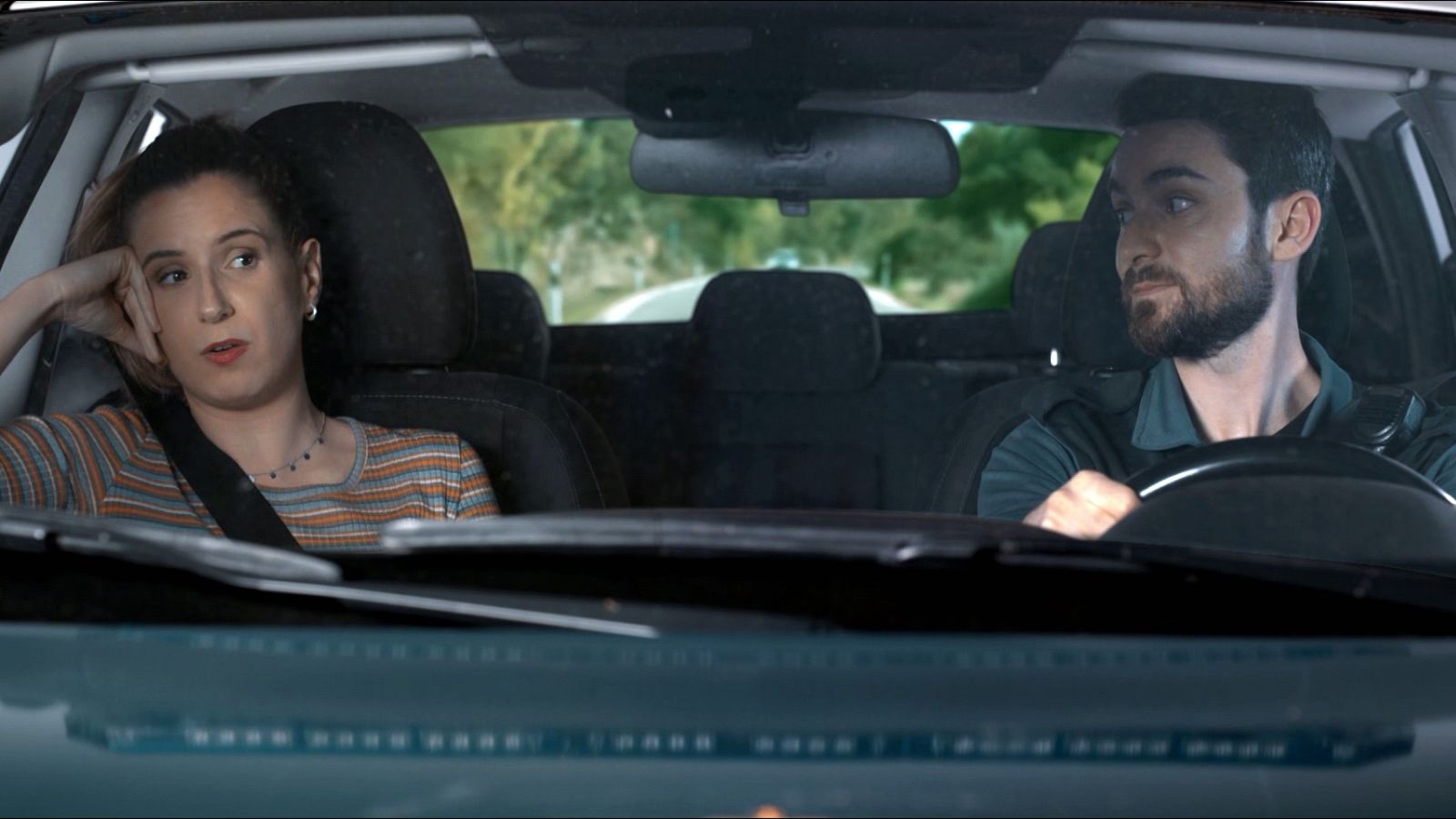 '4 estrellas' | Menchu y Martínez, en el coche patrulla