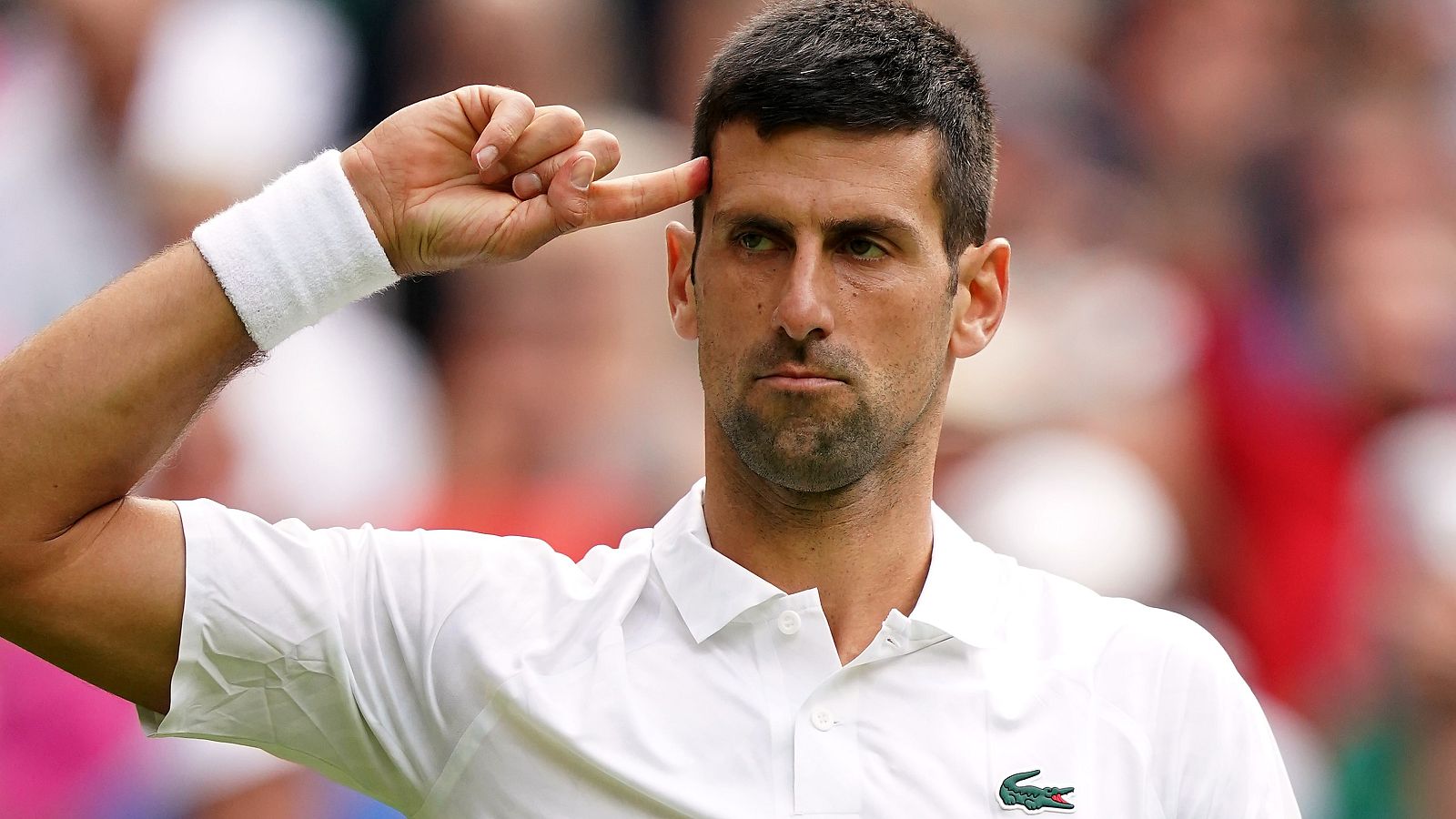 Novak Djokovic logra el pase a la tercera ronda de Wimbledon en tres sets