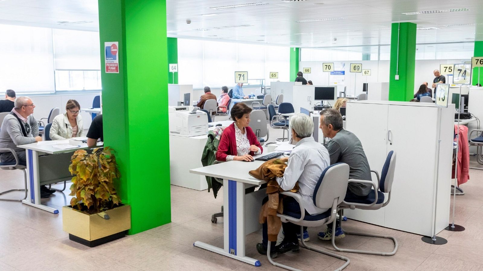 Gobierno y sindicatos acuerdan una oferta récord de empleo público de más de 30.000 plazas, un 20% más que en 2022