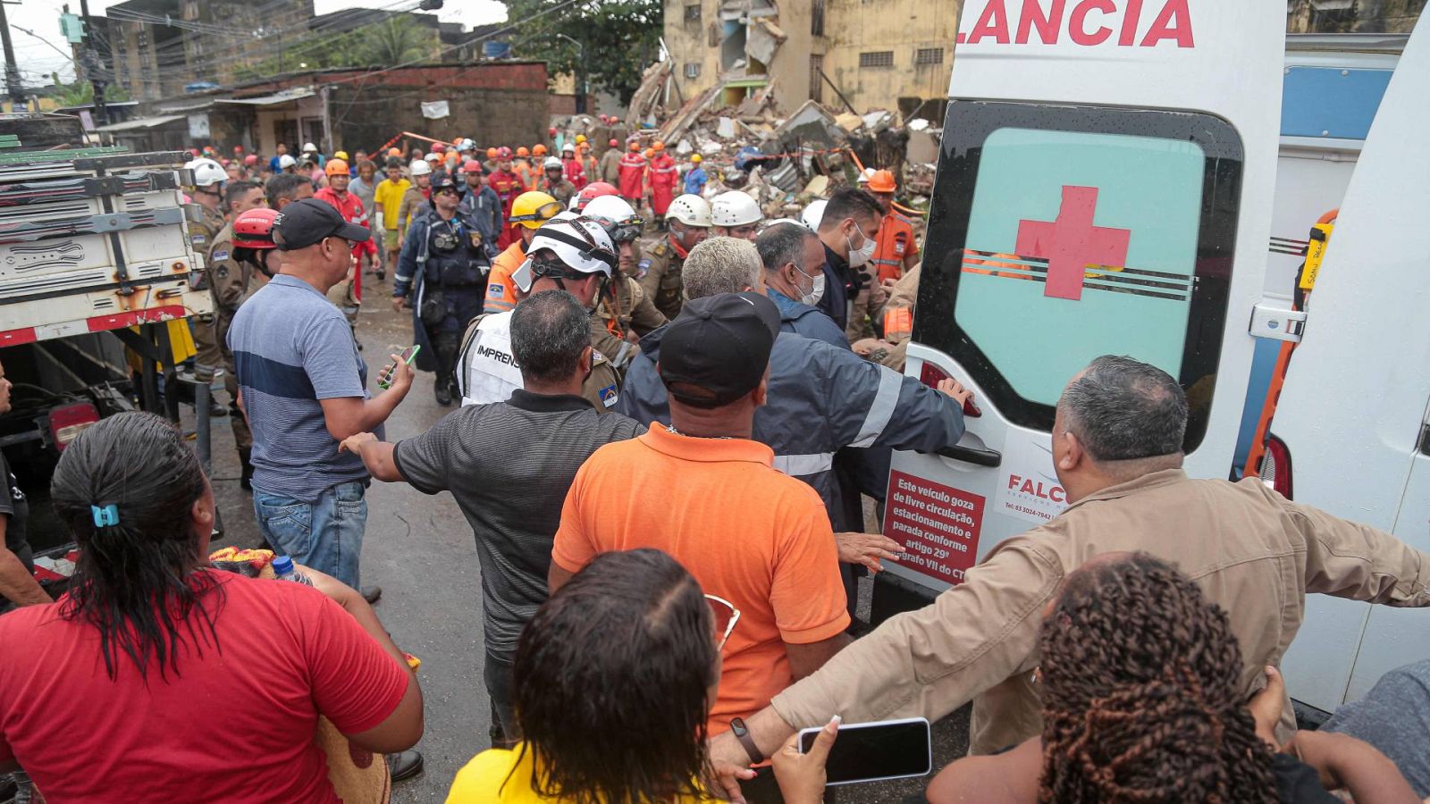 Culminan las búsquedas tras el desplome de un edificio en Brasil con 14 muertos