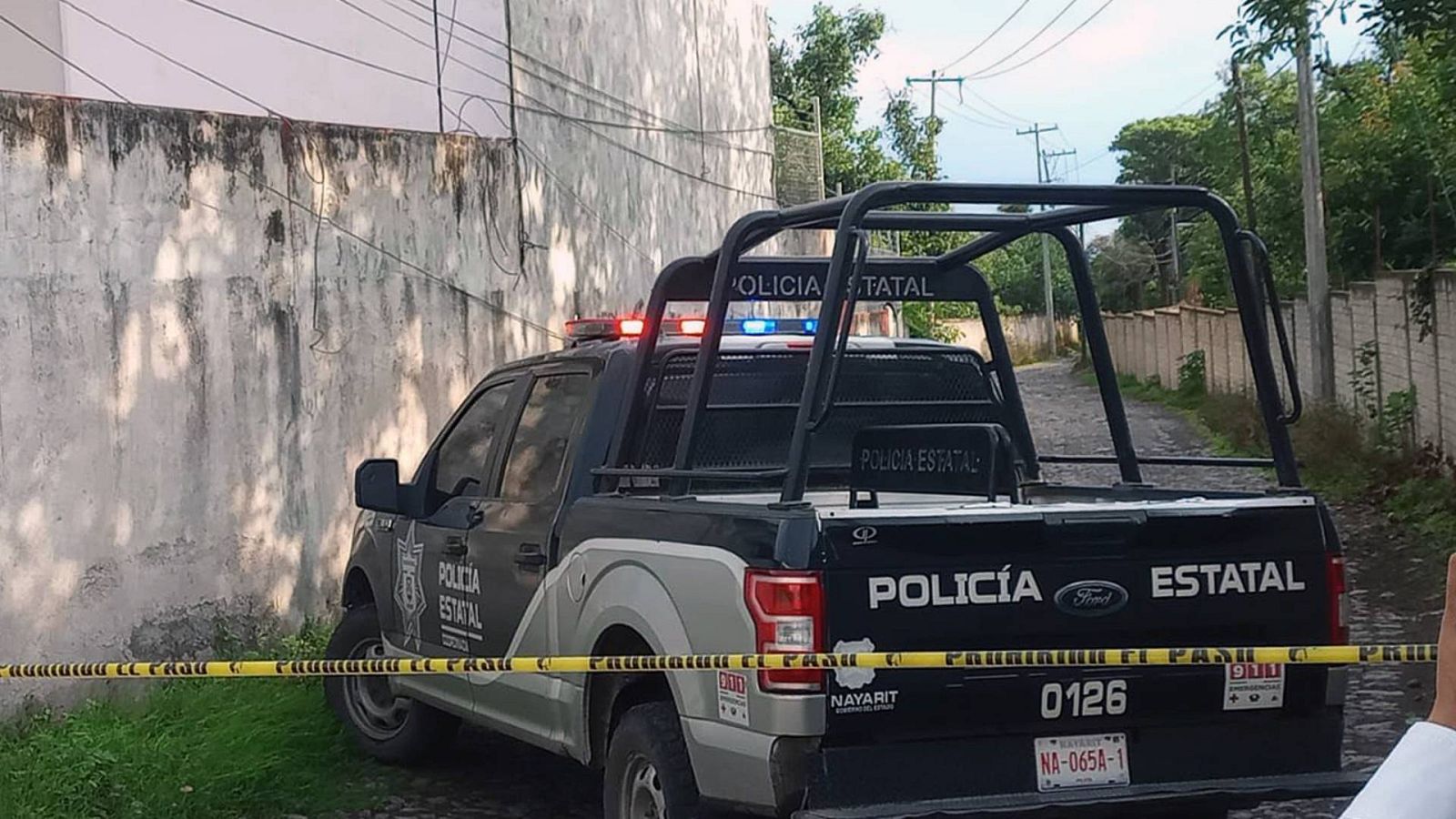 Un coche de la policía estatal de Nayarit en la zona donde fue encontrado el cuerpo sin vida del periodista Luis Martín Sánchez.