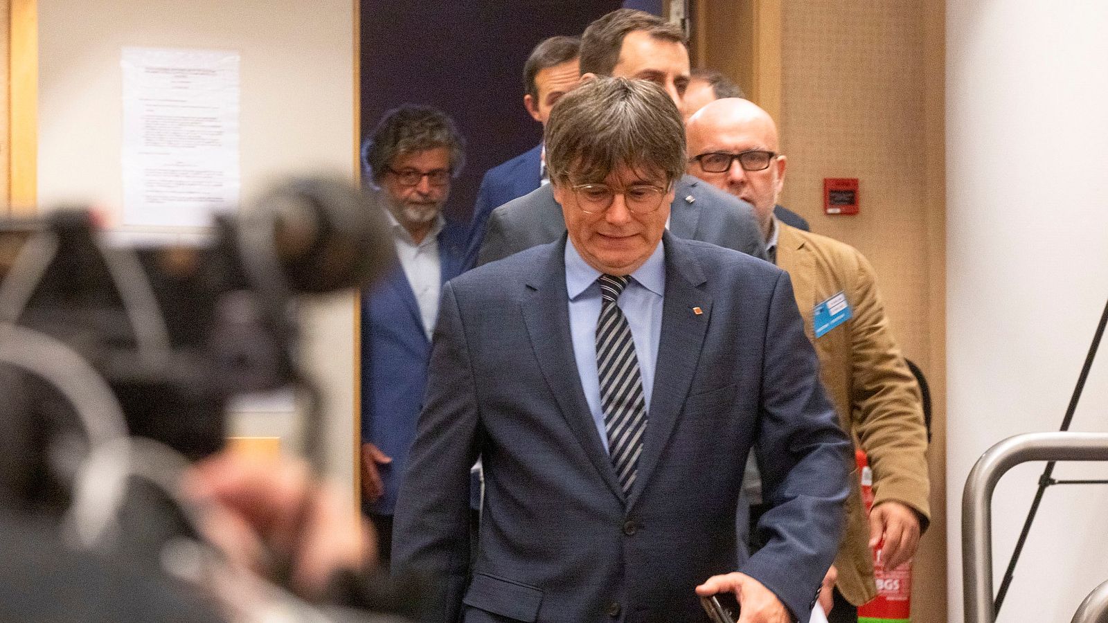 Carles Puigdemont compareix davant dels mitjans de comunicació després de retirar-li la immunitat