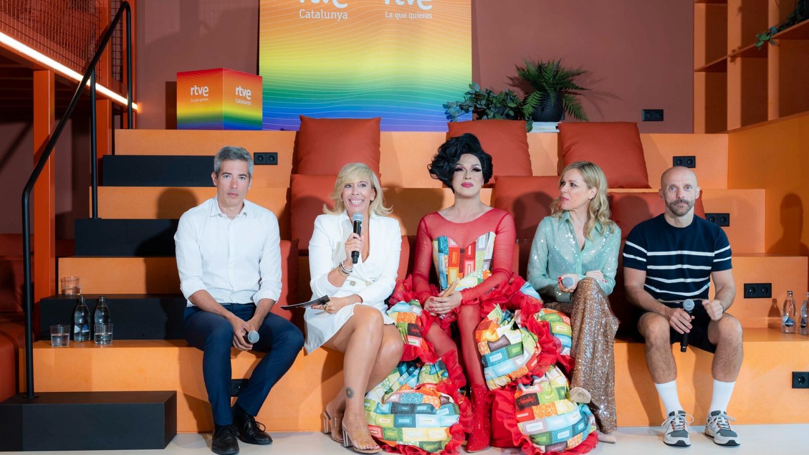 Oriol Nolis, Maria Eizaguirre, Sharonne, Tània Sarrias i Ferran Poca, en un moment de la roda de premsa d'avui