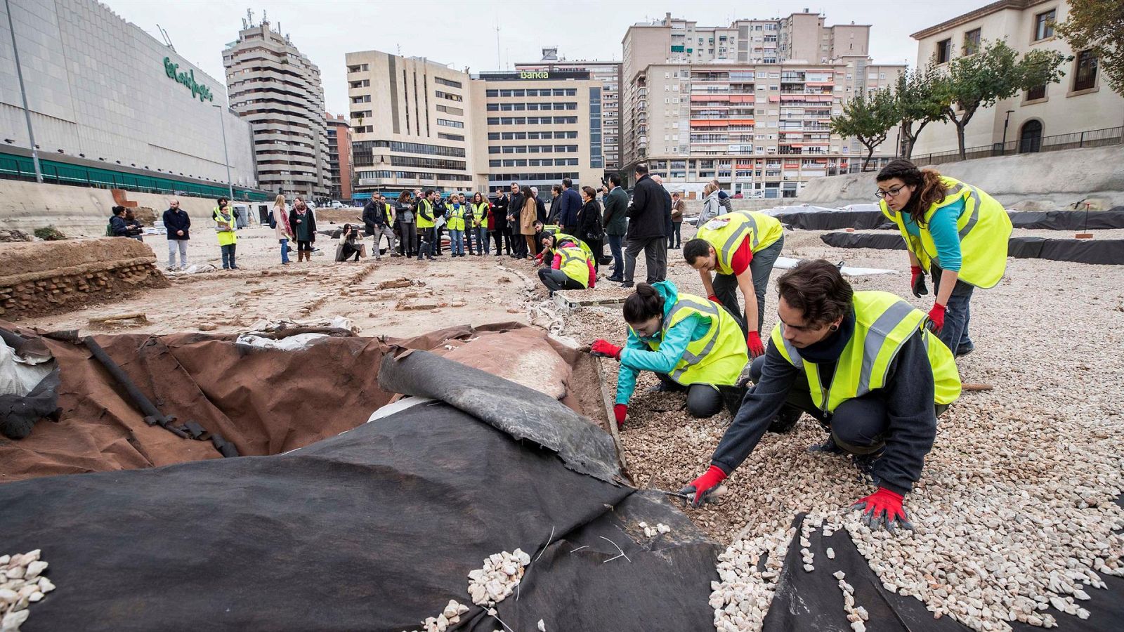 Alumnos de Arqueología de la UMU en el Yacimiento de San Esteban