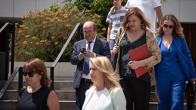 La msica de Serrat y Sisa y el recuerdo a sus personajes despiden a Francisco Ibez