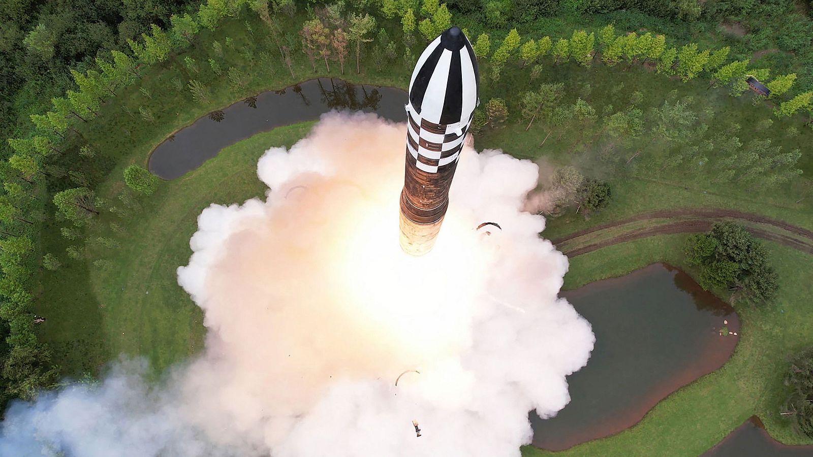 Corea del Norte dispara un misil balístico al mar del Este, cerca de Japón