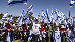 Cientos de miles de israelíes toman las calles para frenar la reforma judicial en las mayores protestas de su historia