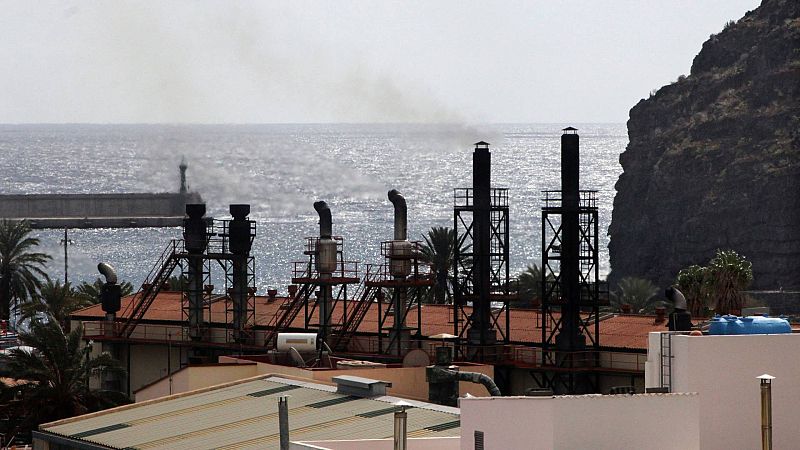 Restablecido el suministro el�ctrico a m�s de 4.000 personas en La Gomera tras un incendio en la central de El Palmar