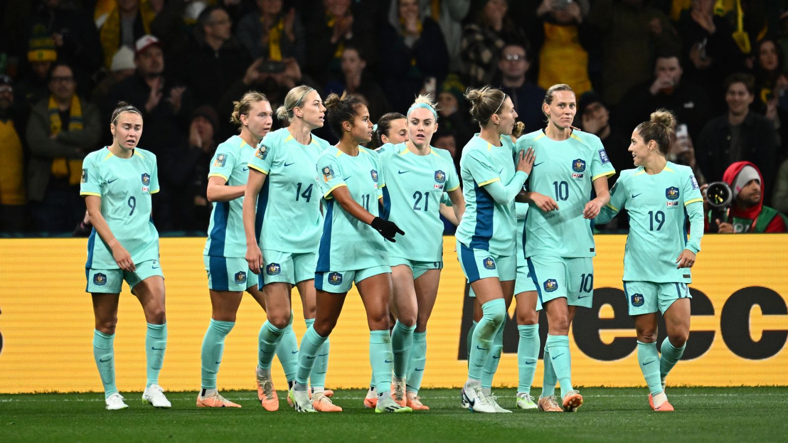 Australia golea a Canadá y se mete en octavos