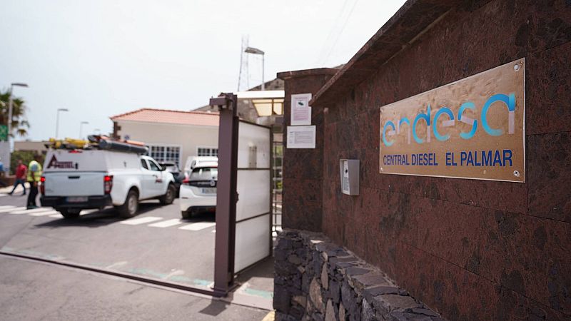 Velas, duchas fr�as y turistas a la fuga en una Gomera sin luz: los vecinos denuncian una situaci�n "tercermundista"